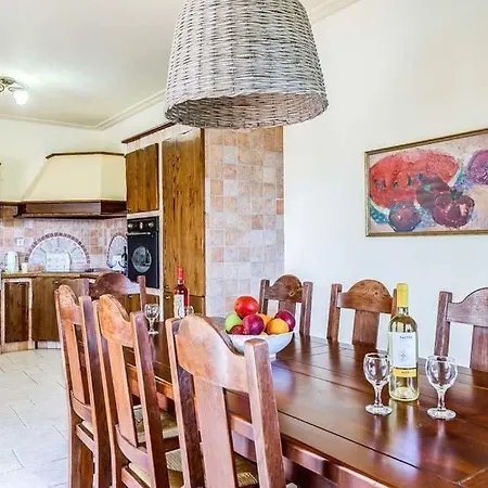 Villa Rachi Sleeps 8 Pool Air Con Wifi