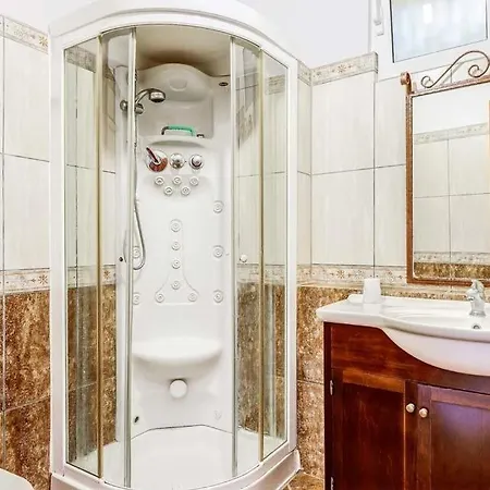 Villa Rachi Sleeps 8 Pool Air Con Wifi *